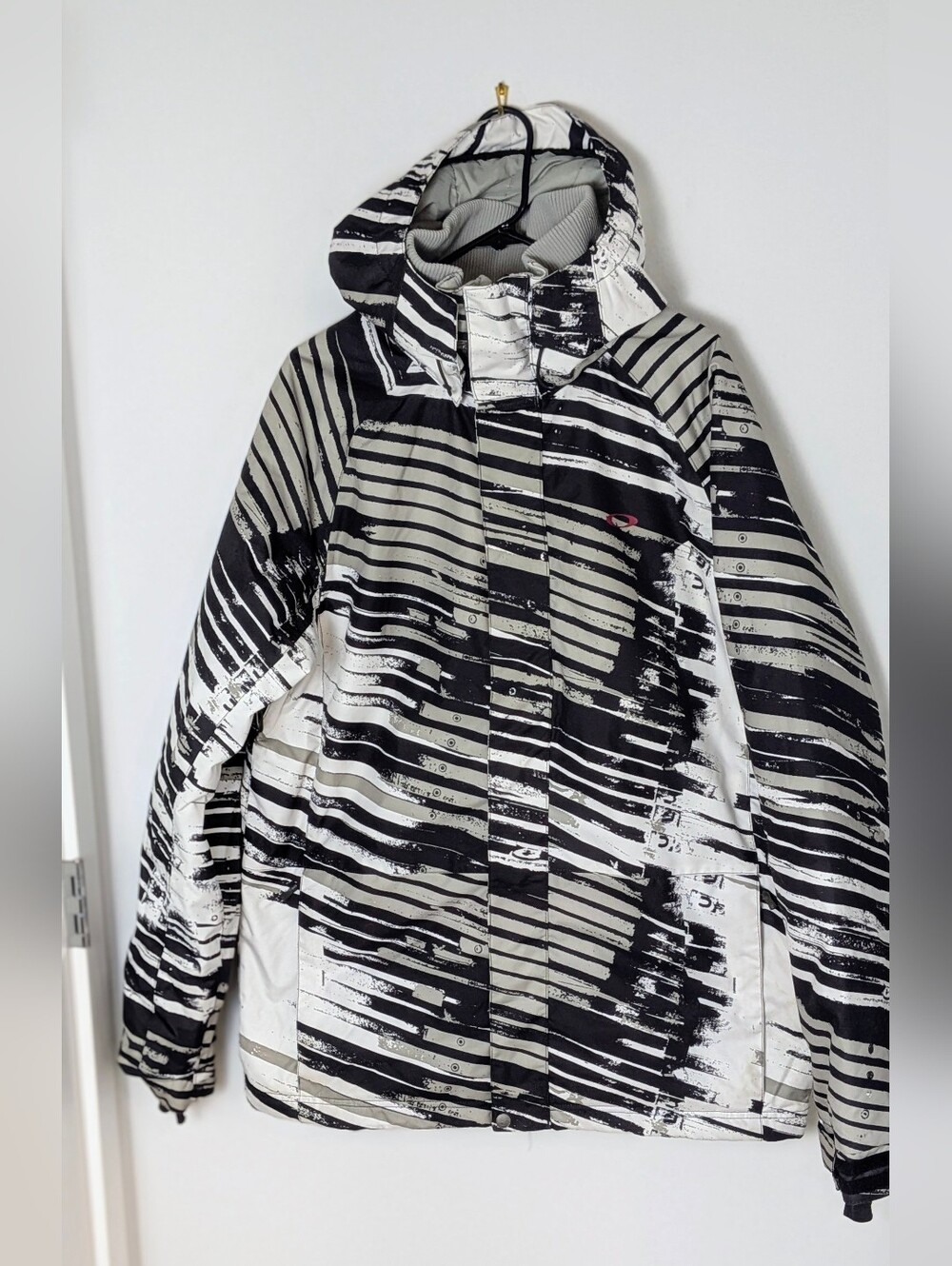 Oakley Anorak Fit Snowboard Ski Full Zip Jacket Mens L WINTER black And White